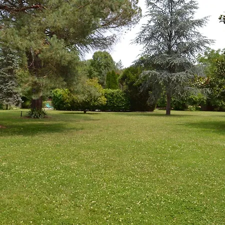 Les Bruyeres 2 לינה וארוחת בוקר 3*