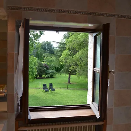 לינה וארוחת בוקר Les Bruyeres 2