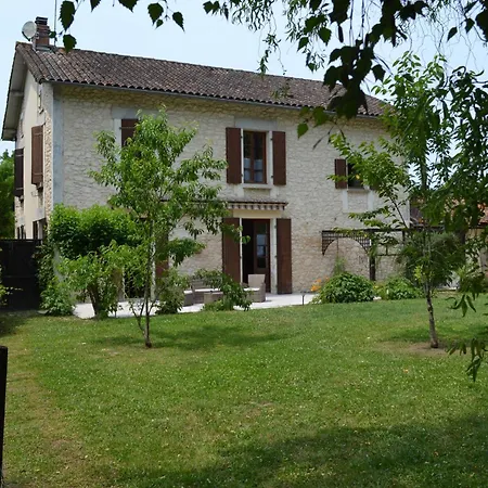 לינה וארוחת בוקר Les Bruyeres 2